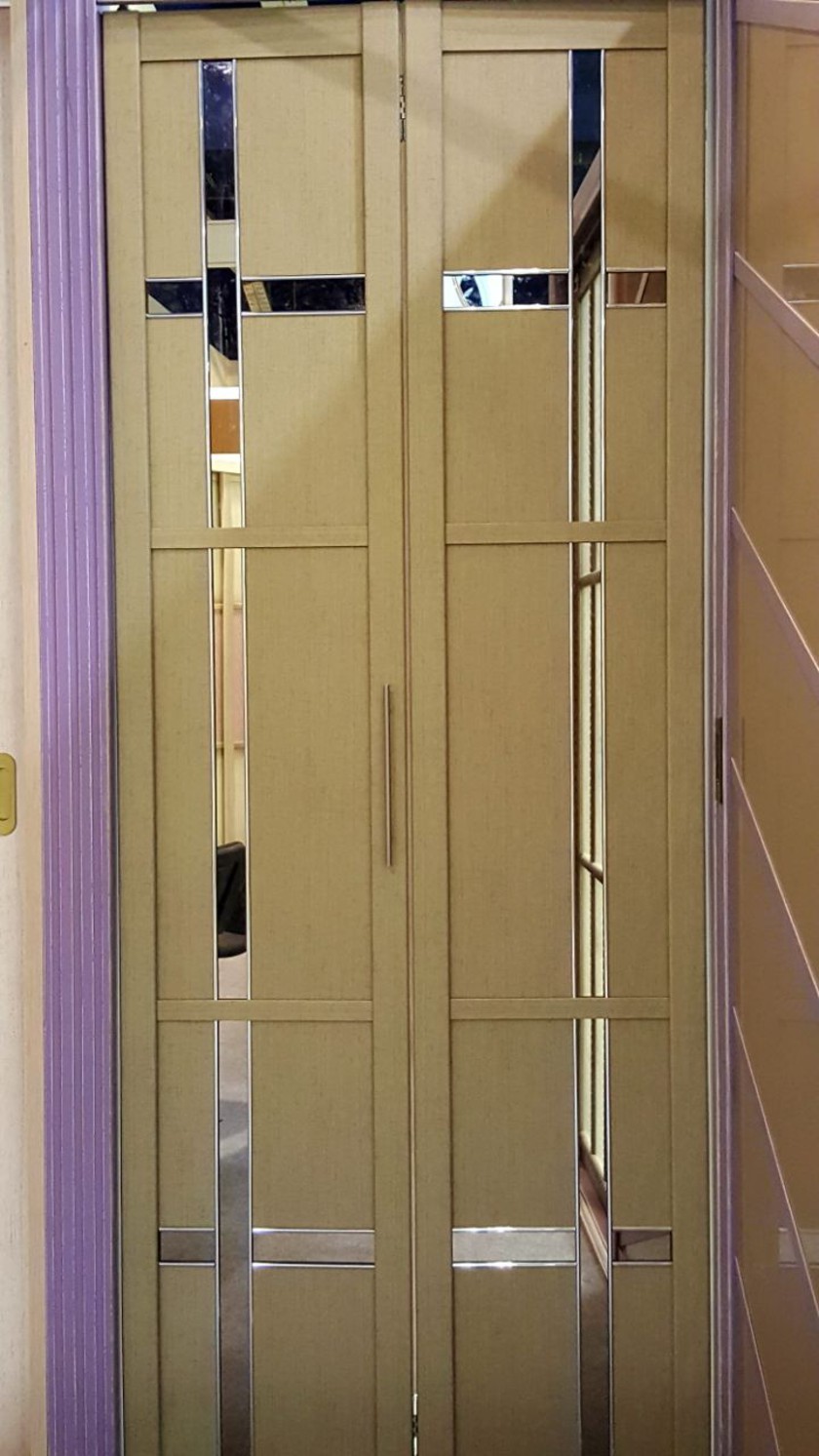Двери гармошка шпонированные с зеркальным декором Тамбов