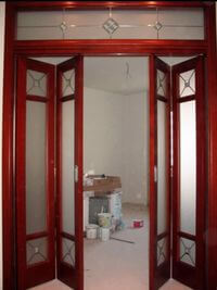 Дверь гармошка с декоративными стеклянными вставками Тамбов